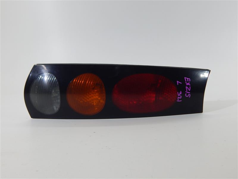 Стоп-сигнал задний левый Toyota Raum 1997 EXZ15 5E 8156046010 Б/У