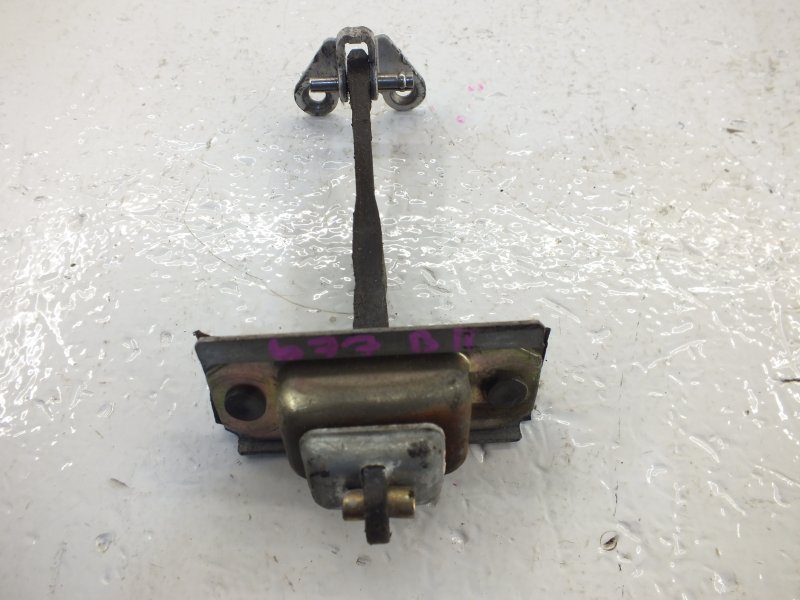 Запчасть ограничитель двери задний правый Mazda Millenia 2000 TA5P KL T00172270D Б/У Ограничитель двери задний правый Mazda Millenia 2000 TA5P KL T00172270D Б/У
