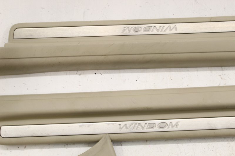 Накладка на порог Toyota Windom MCV30 1MZ Накладка на порог Toyota Windom MCV30 1MZ