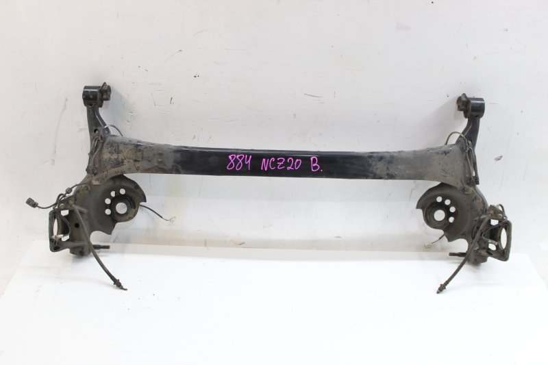 Балка подвески задняя Toyota Raum 2006 NCZ20 1NZ 4211046020 контрактная