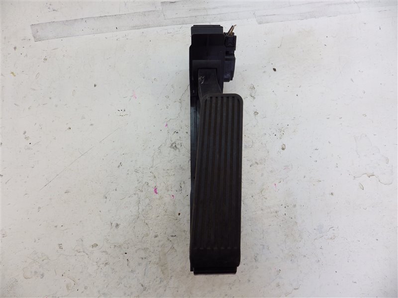 Запчасть педаль газа Mercedes-benz C-class 2004 W203 271.946 A2033000704 контрактная Педаль газа Mercedes-benz C-class 2004 W203 271.946 A2033000704 контрактная