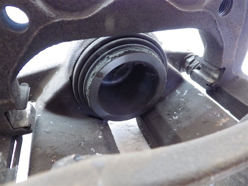 Суппорт передний левый C-class 2010 W204.048 271.860
