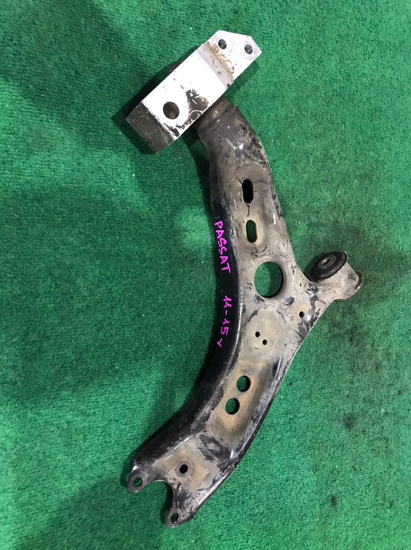 Рычаг подвески передний правый Volkswagen passat 2014 контрактная