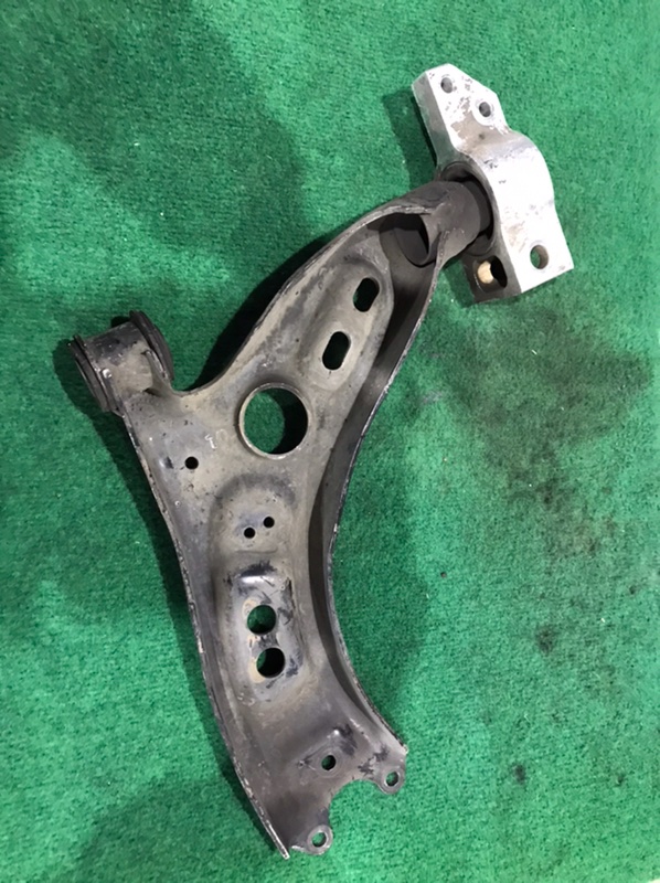 Рычаг подвески передний правый Volkswagen passat