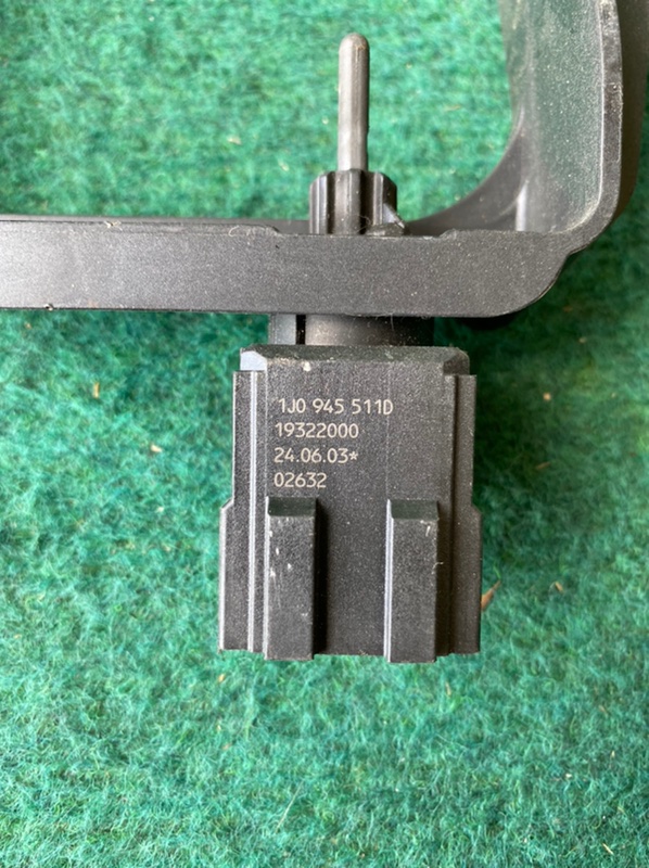 Датчик стоп-сигнала Volkswagen Touareg 7L BAC