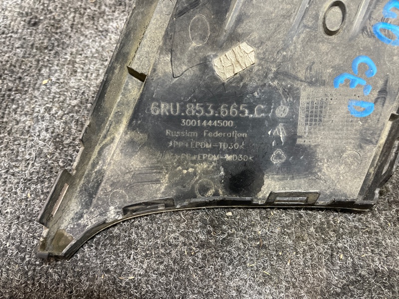 Решетка в бампер правая polo 2015 6C1