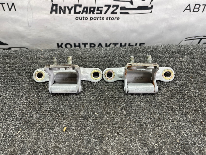 Петля двери багажника stream 2002 RN1 D17A