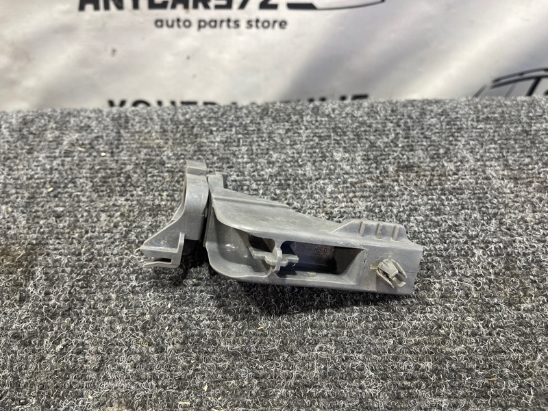 Крепление фары правое Vitz 2003 SCP10 1SZFE