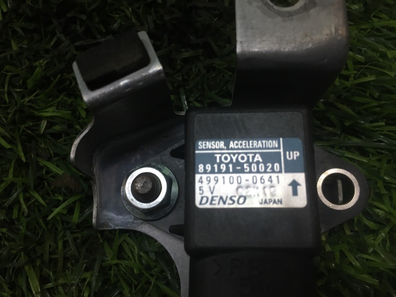 Датчик ускорения LS600hl 2008г [056] UVF46 2UR-FSE