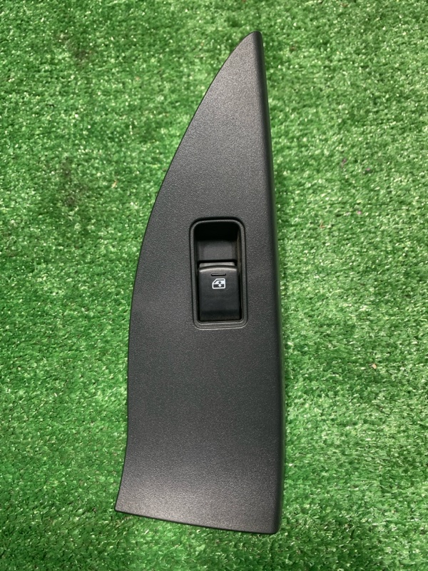 Кнопка стеклоподъемника задняя правая Subaru Forester 2014г [125] SJ5 FB20 94263-SG130 контрактная