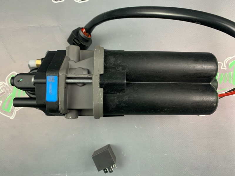 Компрессор подвески Q7 Q5 A8 Cayenne Panamera 2017г-нв 4M 971 958