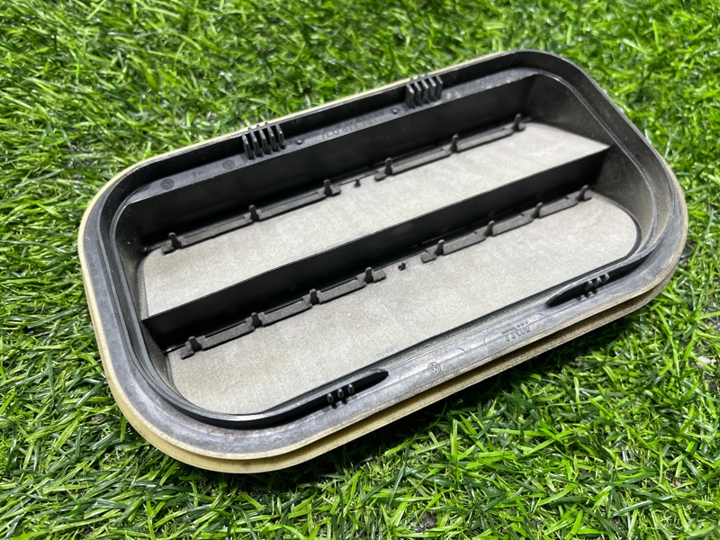 Решетка вентиляции задняя правая Porsche Cayenne 957 M5501