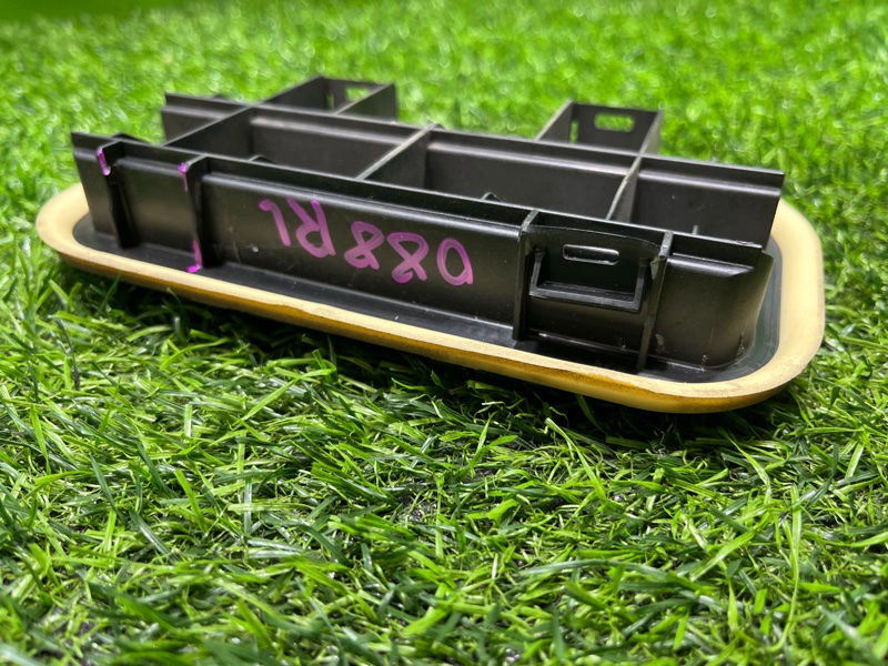 Решетка вентиляции задняя левая Cayenne 2008г [088] 957 M5501