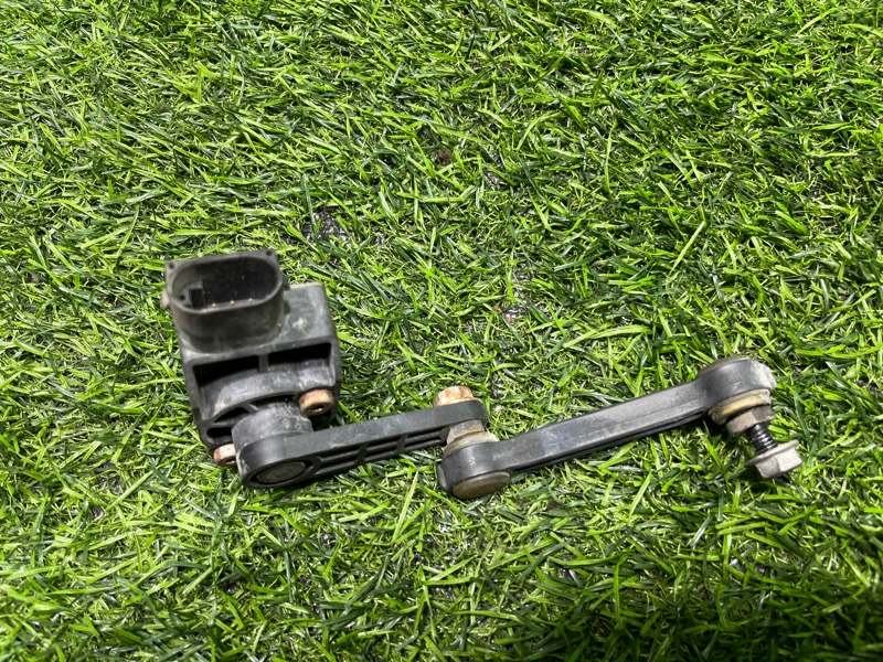 Датчик положения кузова Porsche Cayenne 957 M5501