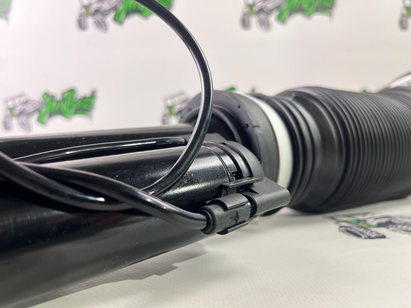 Амортизатор передний S-Class 1999-2006г W220 Амортизатор передний S-Class 1999-2006г W220