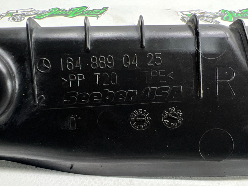 Пыльник крыла правый ML63AMG 2008г [175] W164 M156E63