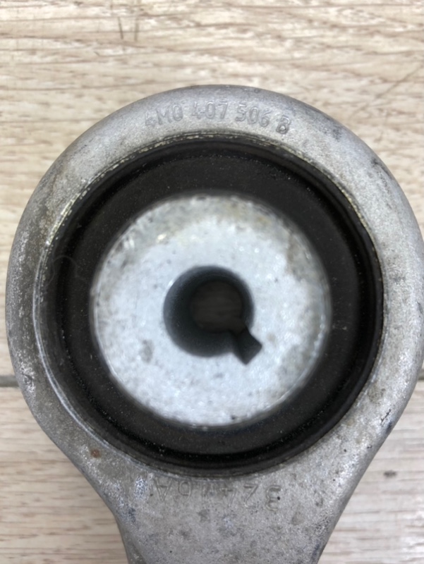 Рычаг подвески верхний передний правый Q7 2015- 4M