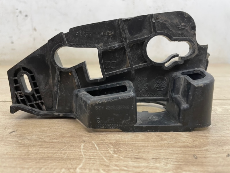 Кронштейн крыла передний правый 308 2007-2015 1