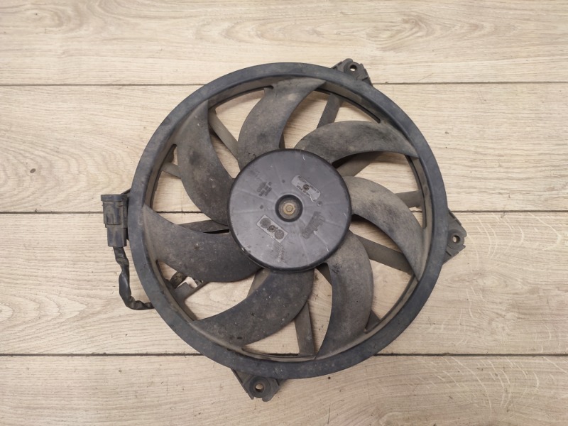 Вентилятор радиатора Peugeot 3008 2010-2013 FS2036 контрактная