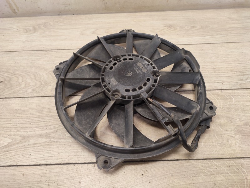 Вентилятор радиатора Peugeot 3008