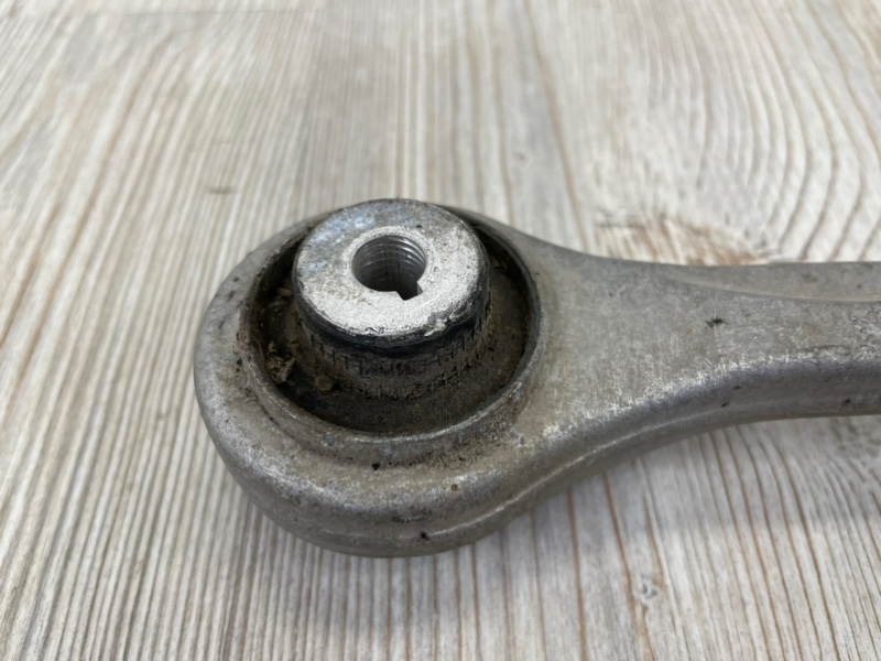 Рычаг подвески верхний передний правый A6 2011-2018 4G