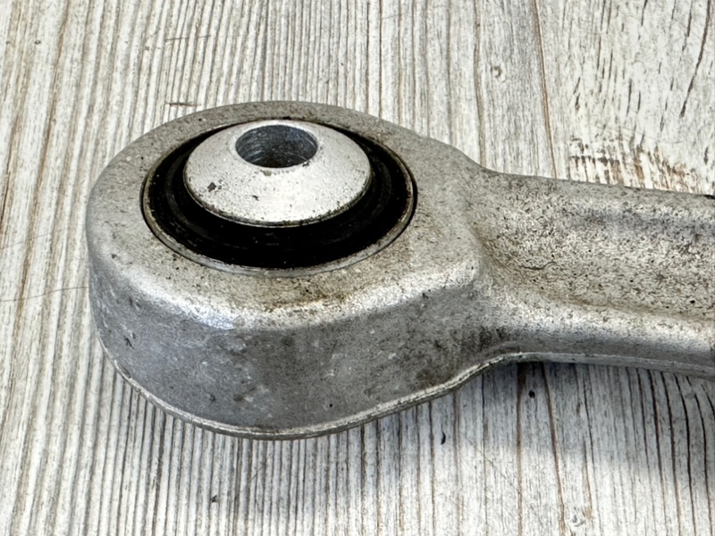 Рычаг подвески поперечный задний правый Q7 2015- 4M