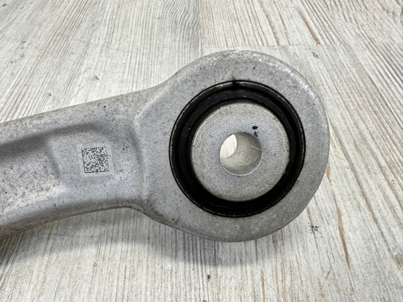 Рычаг подвески поперечный задний правый Q7 2015- 4M