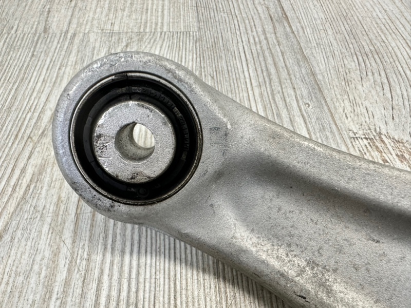 Рычаг подвески поперечный задний правый Q7 2015- 4M