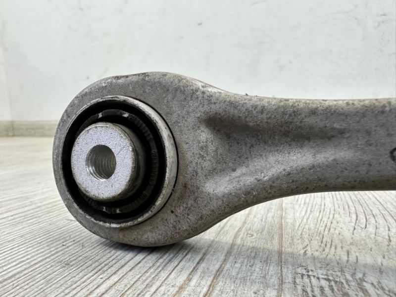 Рычаг подвески поперечный задний Q7 2015- 4M