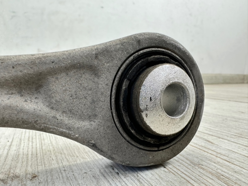 Рычаг подвески поперечный задний Q7 2015- 4M