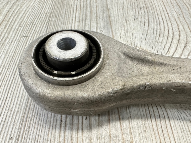 Рычаг подвески поперечный задний Q7 2015- 4M