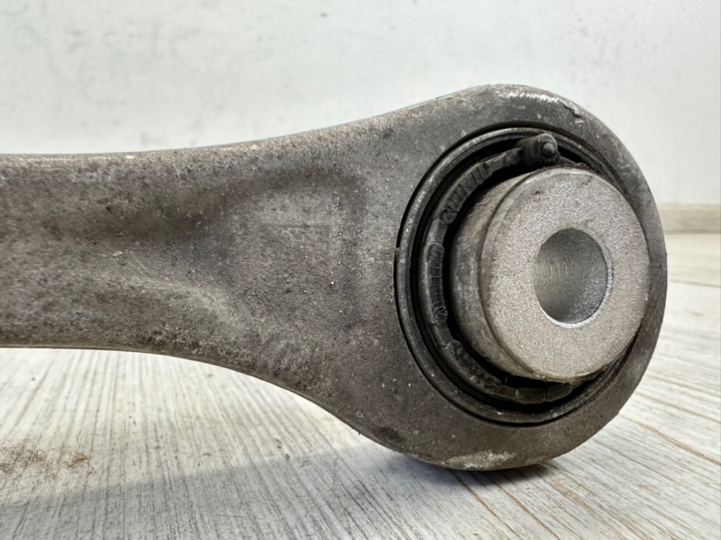 Рычаг подвески поперечный задний Q7 2015- 4M