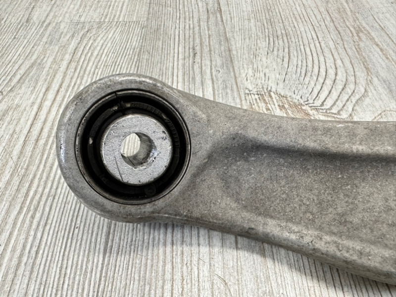 Рычаг подвески поперечный задний правый Q7 2015- 4M Рычаг подвески поперечный задний правый Q7 2015- 4M