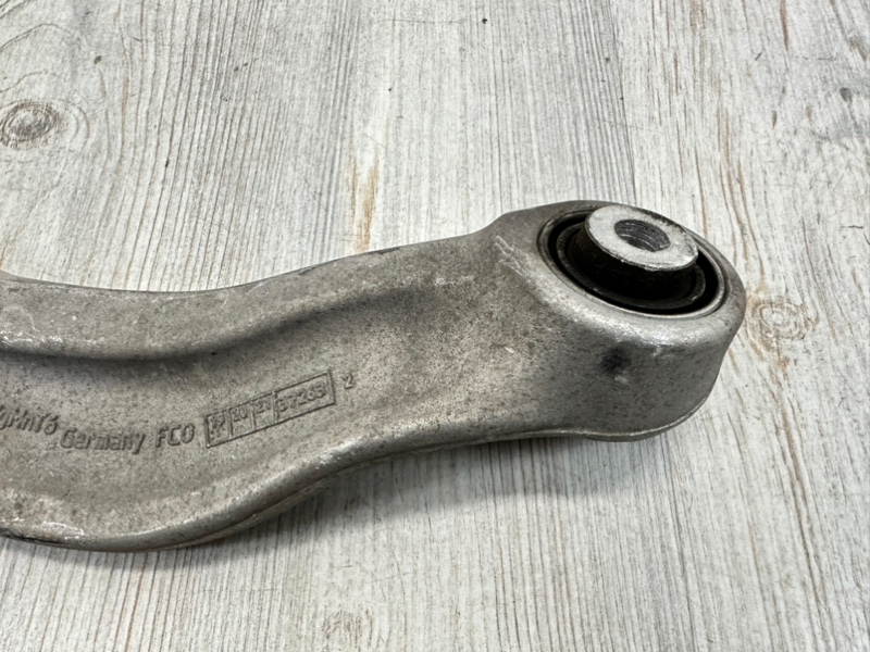 Рычаг подвески поперечный задний правый Q7 2015- 4M Рычаг подвески поперечный задний правый Q7 2015- 4M