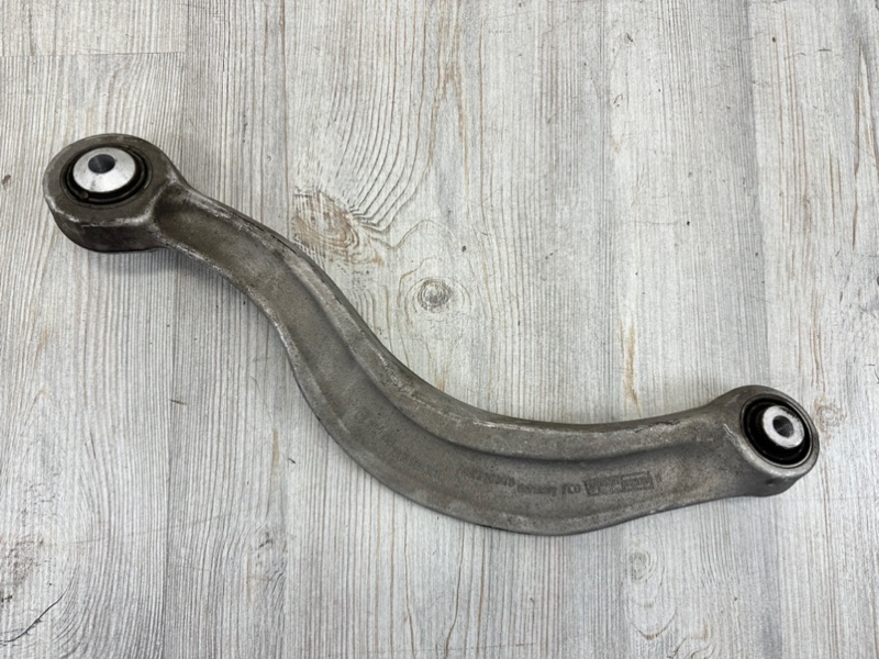 Рычаг подвески поперечный задний правый Q7 2015- 4M Рычаг подвески поперечный задний правый Q7 2015- 4M