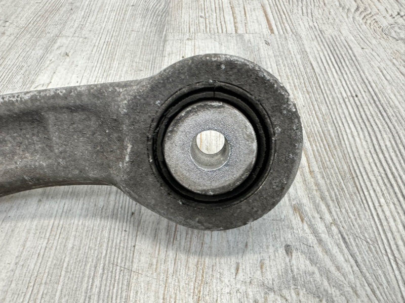 Рычаг подвески поперечный задний правый Q7 2015- 4M