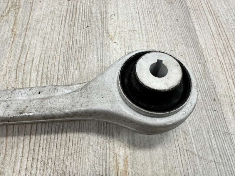 Рычаг подвески верхний передний правый Audi Q7 4M