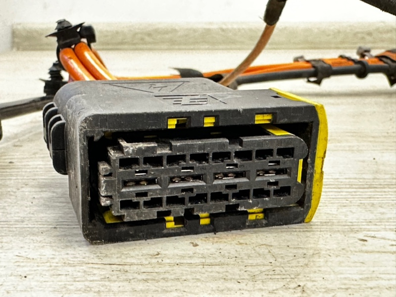 Электро стабилизатор заднее Q7 2015- 4M