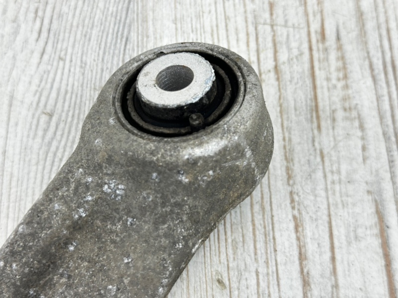 Рычаг подвески поперечный задний правый Q7 2015- 4M