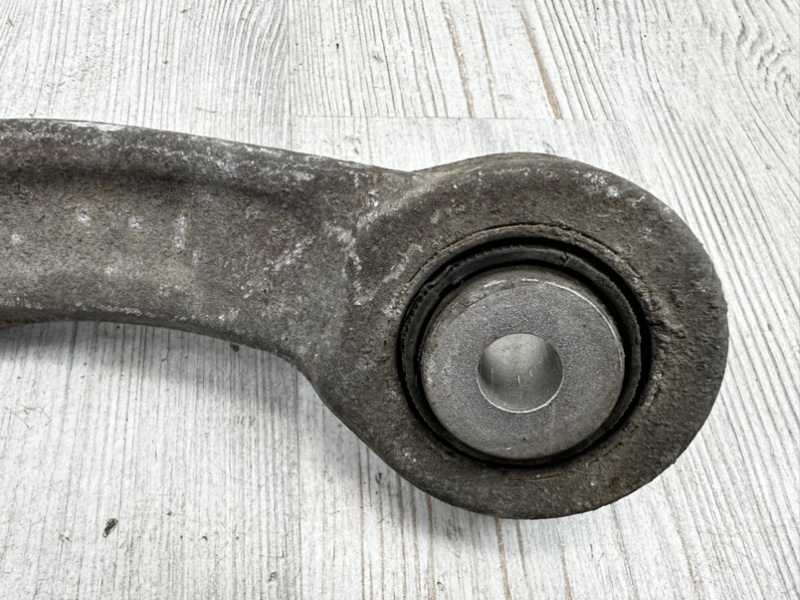 Рычаг подвески поперечный задний правый Q7 2015- 4M