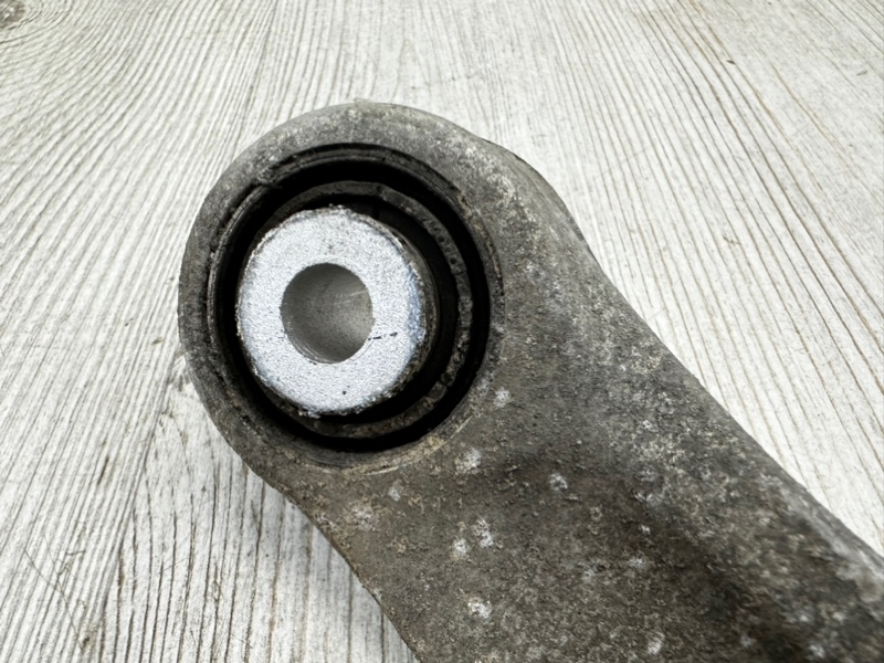 Рычаг подвески поперечный задний правый Q7 2015- 4M