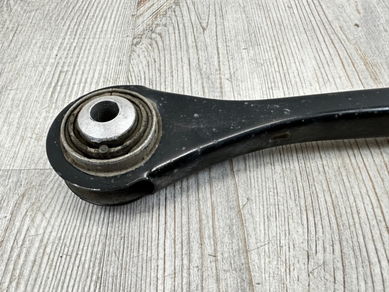 Рычаг подвески поперечный задний правый Q7 2015- 4M