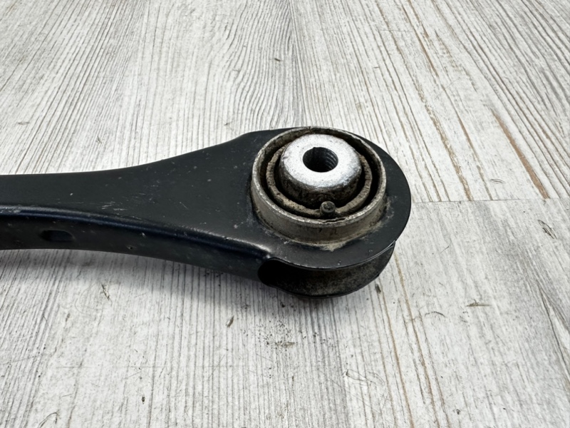 Рычаг подвески поперечный задний правый Audi Q7 4M