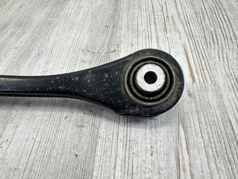 Рычаг подвески поперечный задний правый Q7 2015- 4M