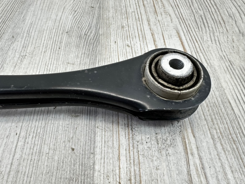 Рычаг подвески поперечный задний левый Q7 2015- 4M