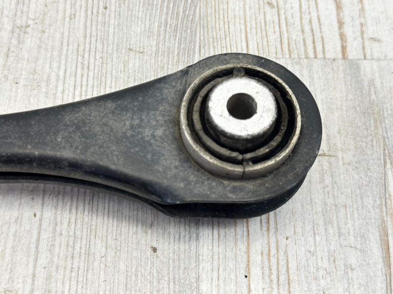 Рычаг подвески поперечный задний правый Audi Q7 4M