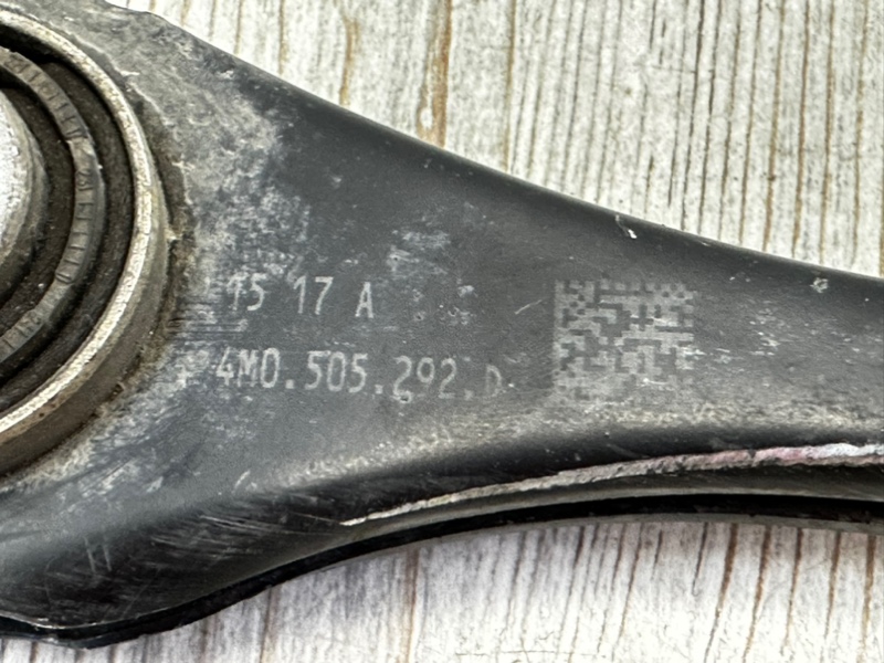 Рычаг подвески поперечный задний правый Q7 2015- 4M