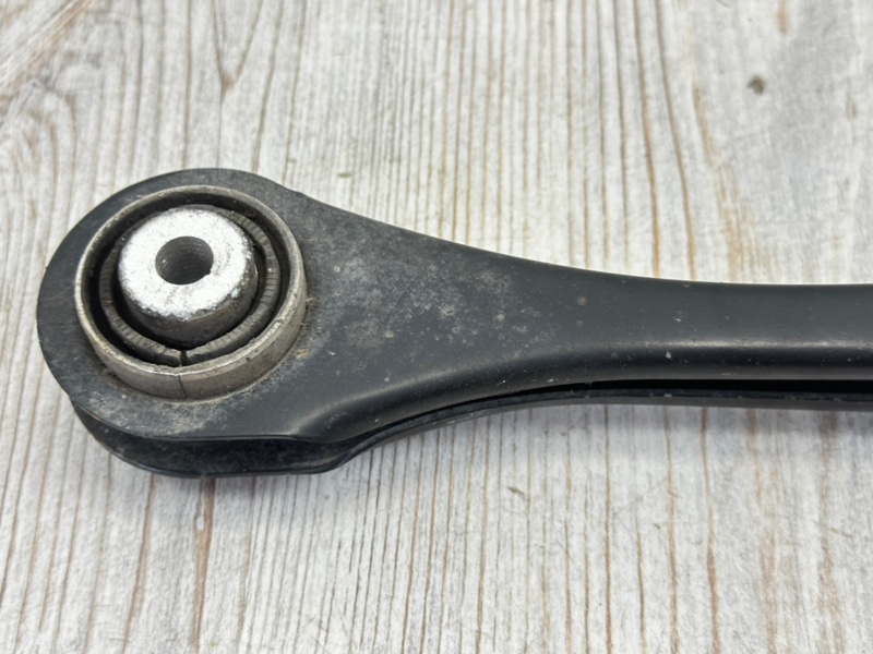 Рычаг подвески поперечный задний левый Q7 2015- 4M Рычаг подвески поперечный задний левый Q7 2015- 4M