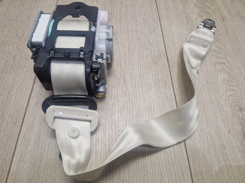 Ремень безопасности с пиропатроном правый Bentley Mulsanne 2011-2021 3Y 3Y2857706C контрактная