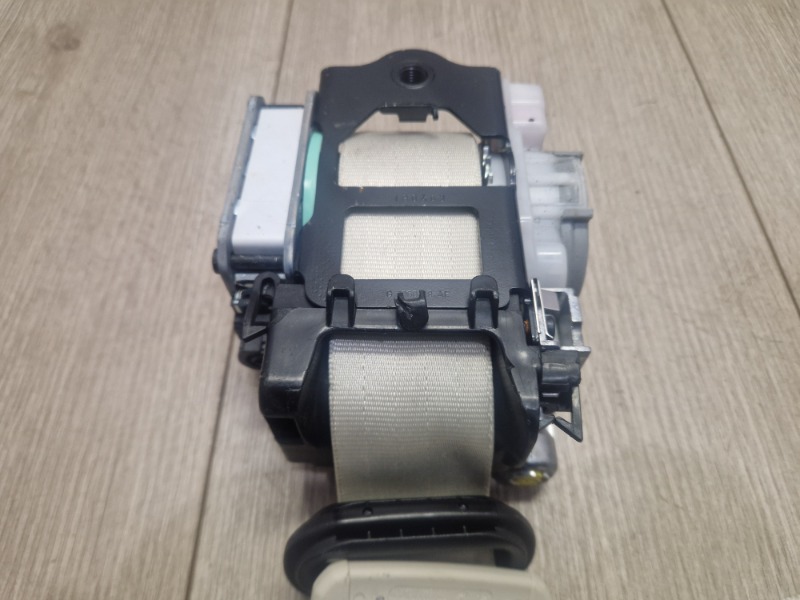 Ремень безопасности с пиропатроном правый Mulsanne 2011-2021 3Y